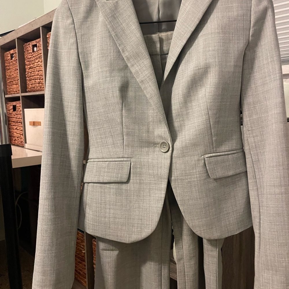 Elegant Women's Gray Pantsuit